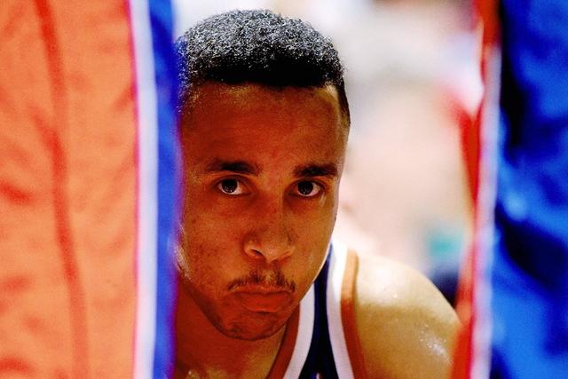 詹姆斯末节超神单节19分 湖人逆天翻盘胜快船