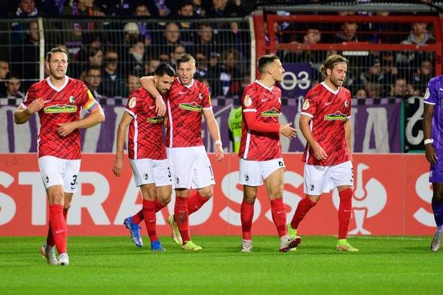 詹姆斯末节超神单节19分 湖人逆天翻盘胜快船